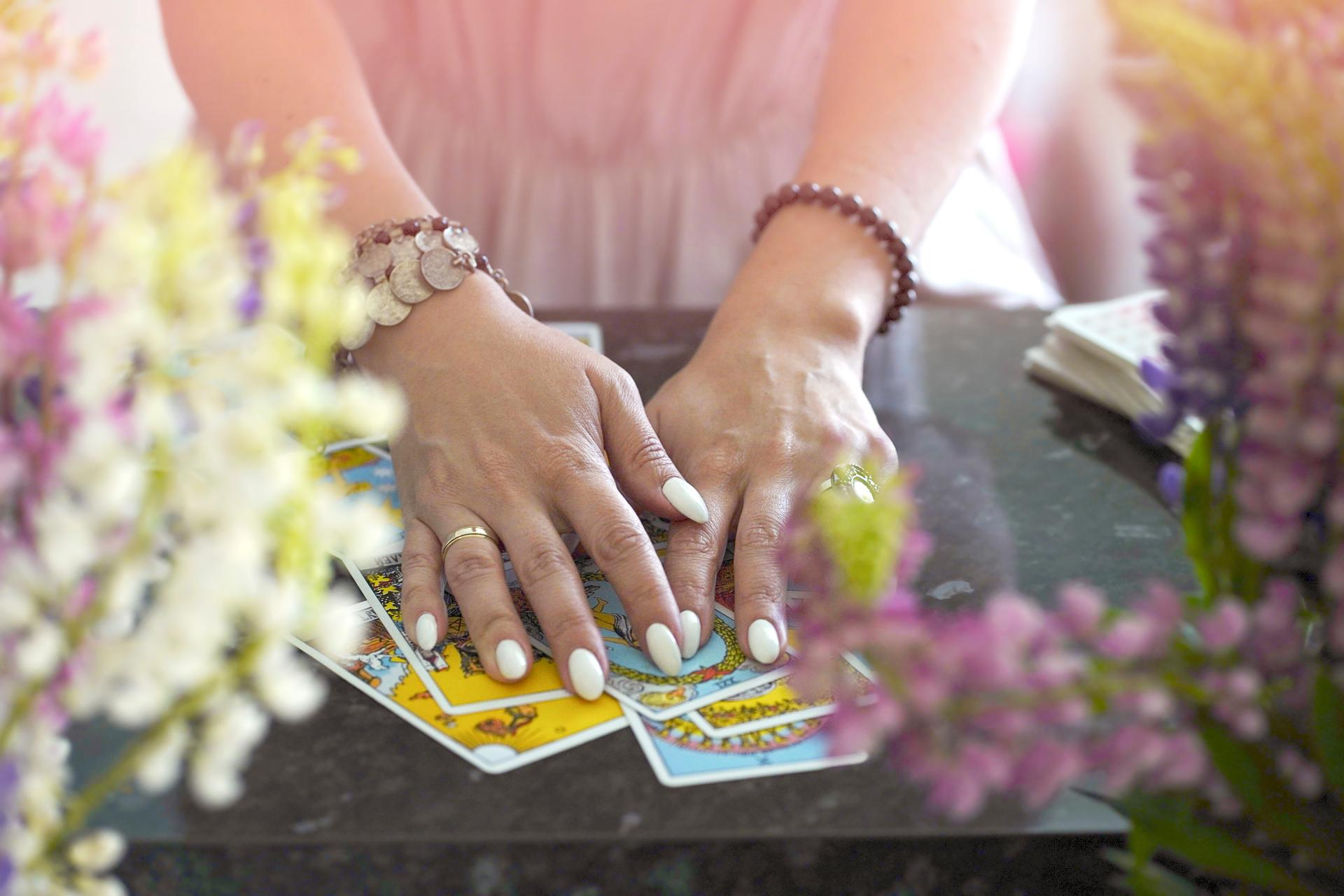 El Tarot de Luz María garantiza que el Tarot Luz de Luna es una de las opciones mejor valoradas en el mercado digital