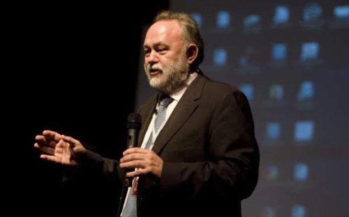 Foto de Dr. Amador Cernuda Lago