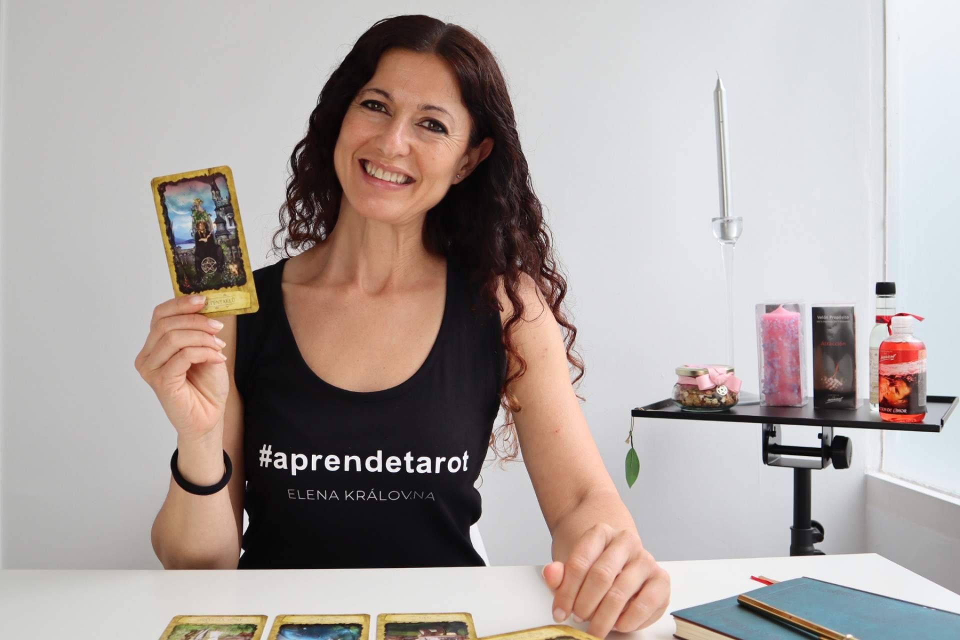 Los beneficios de la lectura de tarot con Elena Královna