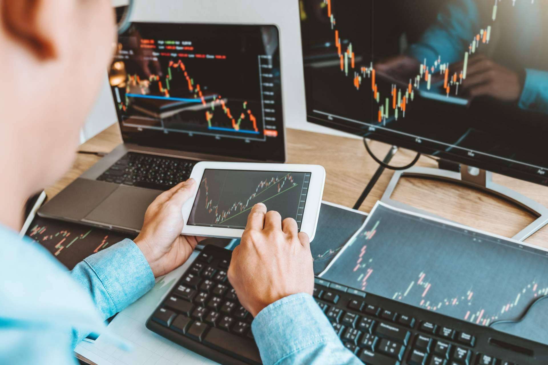 ¿Cuáles son las ventajas de los entrenamientos de élite en Forex y las mentorías grupales o individuales dirigidas por Isabel Nogales?