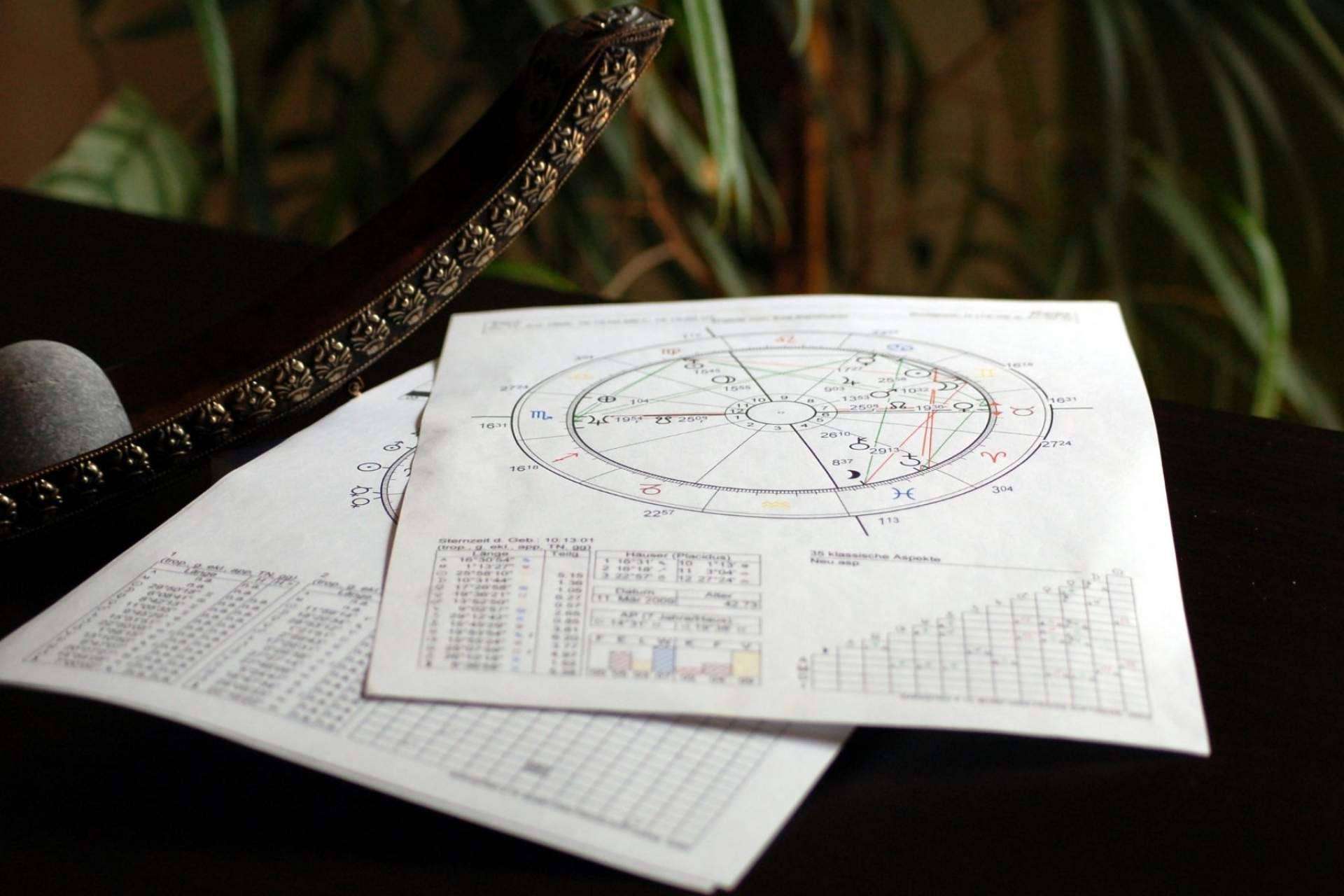 Astrología predictiva con Nazaret Hermida, la astróloga premiada