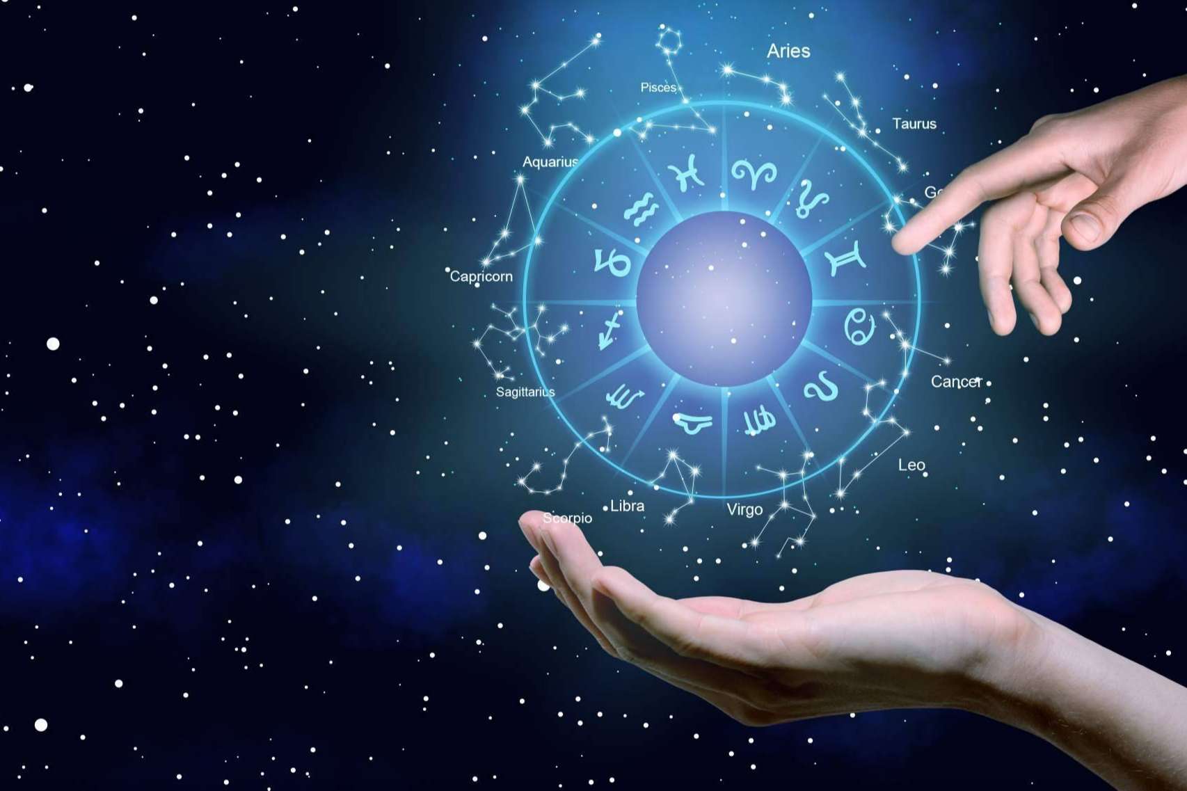 Descubrir el tarot diario y el horóscopo de la mano de un profesional: Tarot de Luz María
