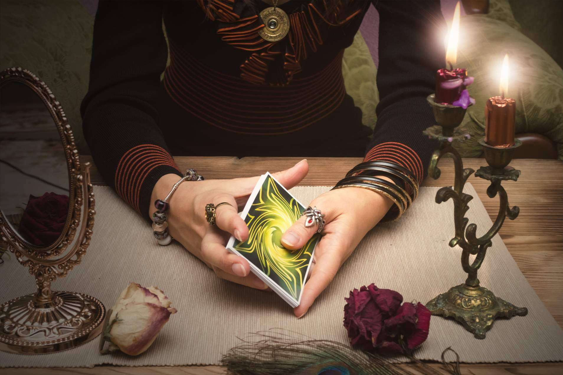 Tarot del amor para solteros con el chamán Papacho