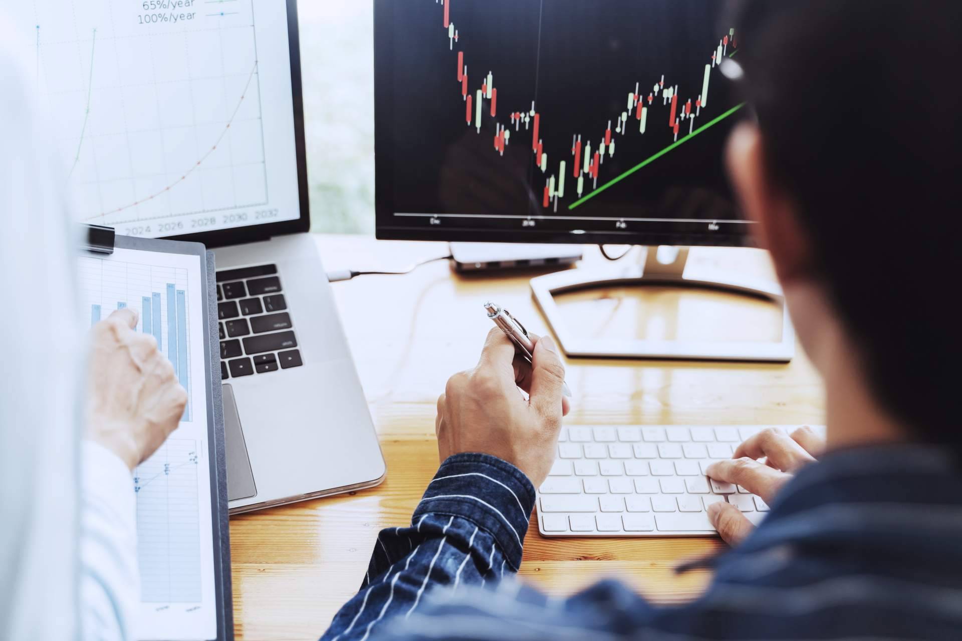 Las ventajas del servicio de un mentor con experiencia para operar con éxito en Forex de Fxinstitucional