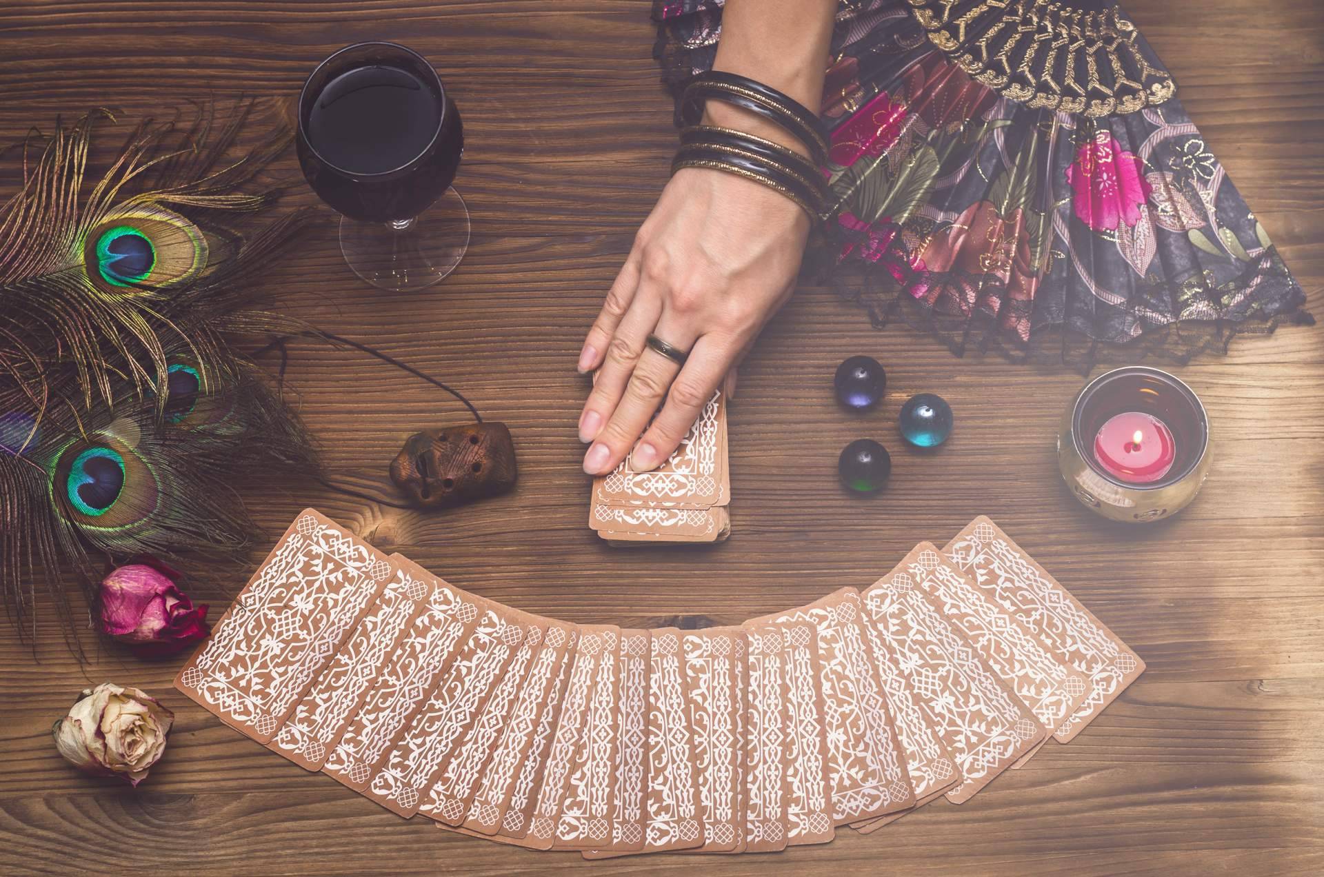 Buenas Videntes: consultas de videncia y tarot con videntes españolas