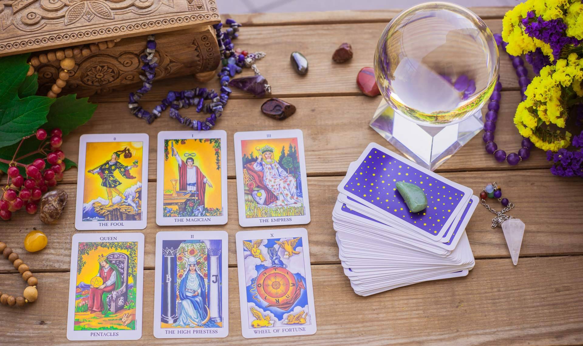 Lectura del tarot para encontrar respuestas sinceras de la mano de Rosa Sastre