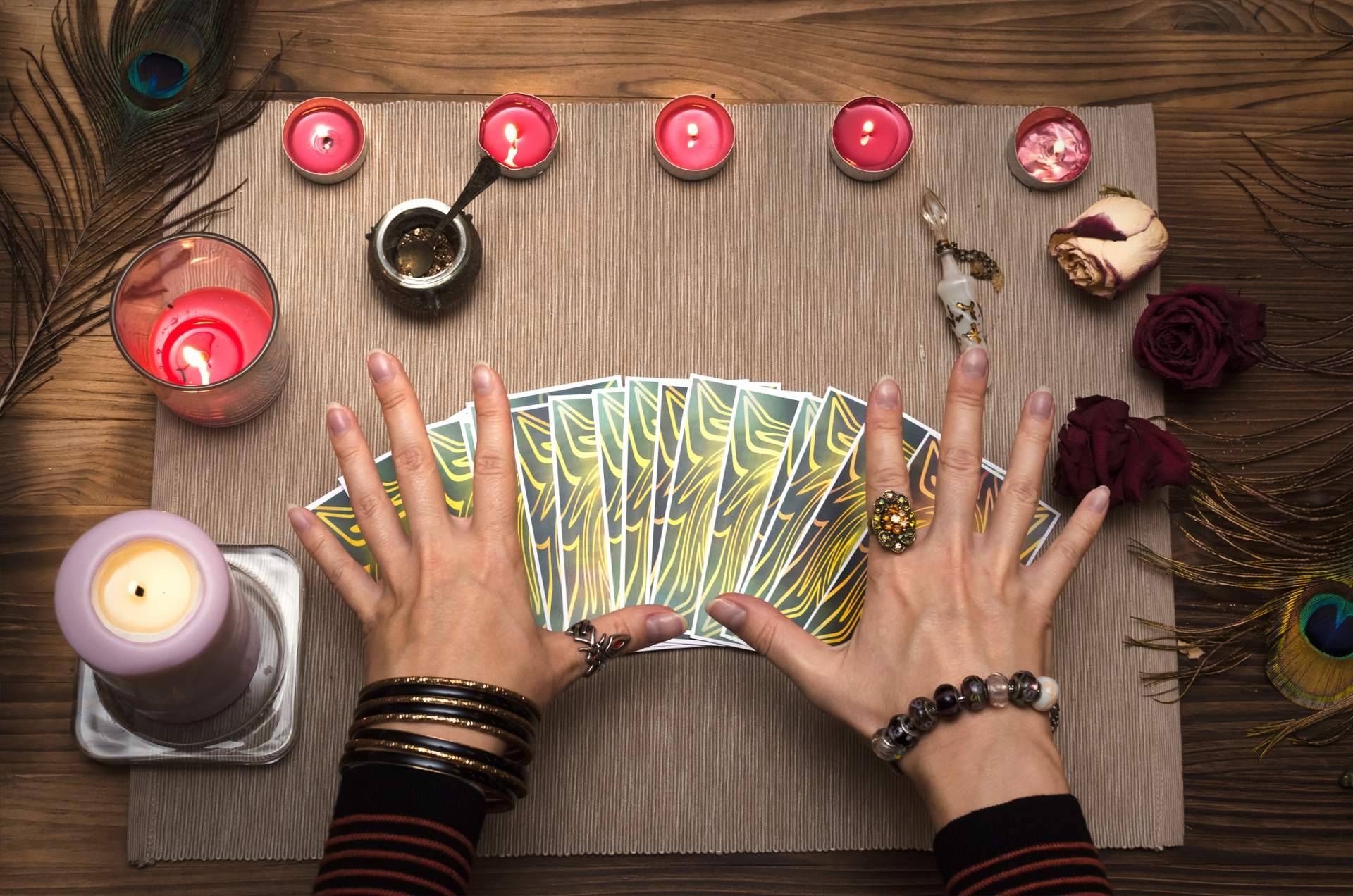 Tarot económico de 5 euros por 15 minutos en la página web Tarot5por15