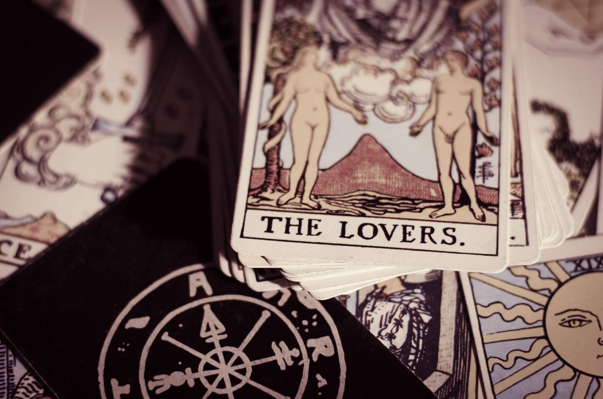 ¿Dónde encontrar servicios de tarot natural especializado en amor? Tarot de Luz María