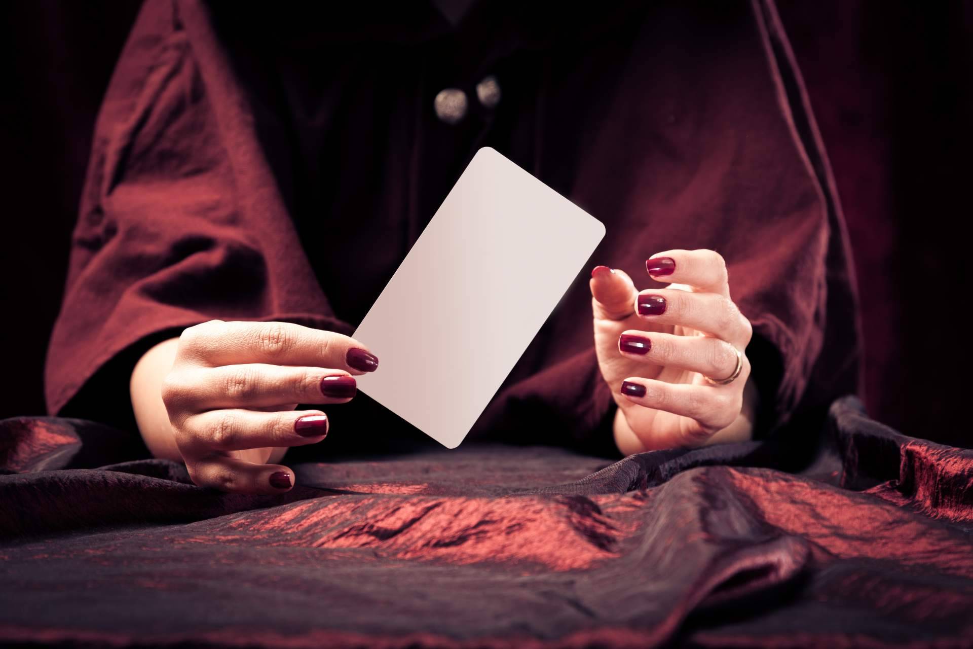 Manuela Moreno, la vidente sin gabinete que realiza consultas semanales de tarot