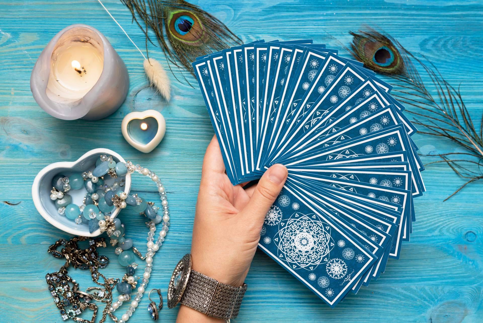 Los retos de los profesionales del tarot para generar confianza. Fiscalidad vs economía sumergida