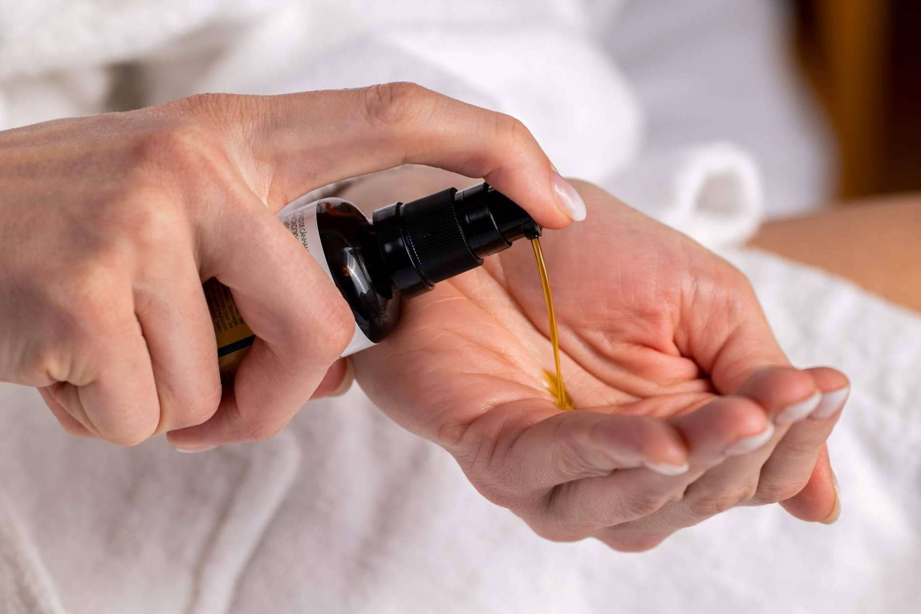 Aceite de cannabis, calmante y regenerante de piel, en Annabis