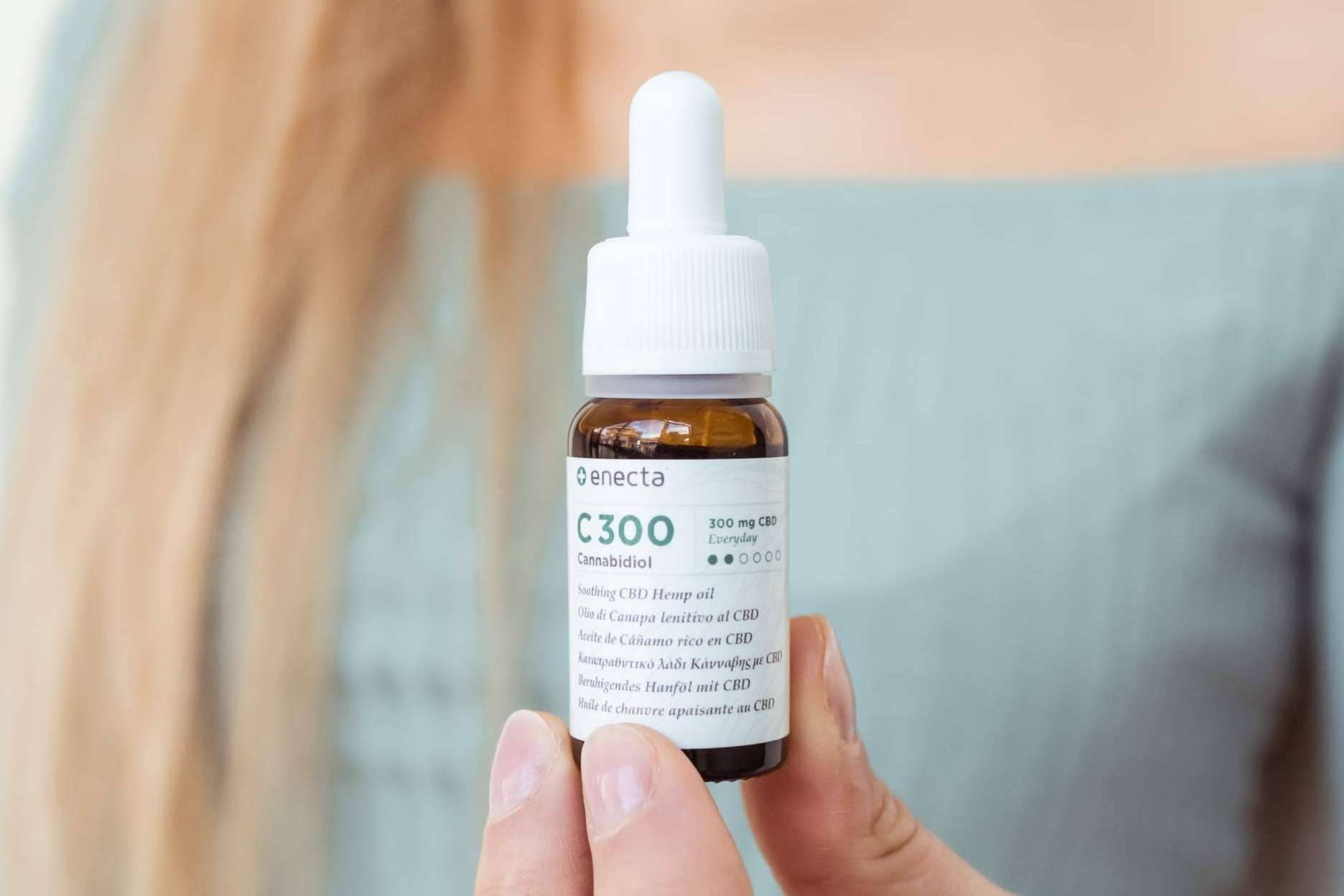 La rutina de cuidado facial encuentra en Enecta C300, el aceite de CBD ideal