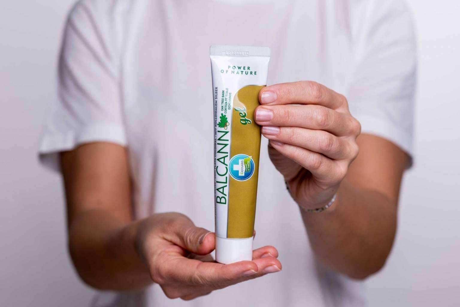 Crema regeneradora a base de roble para el cuidado de la piel, en Annabis