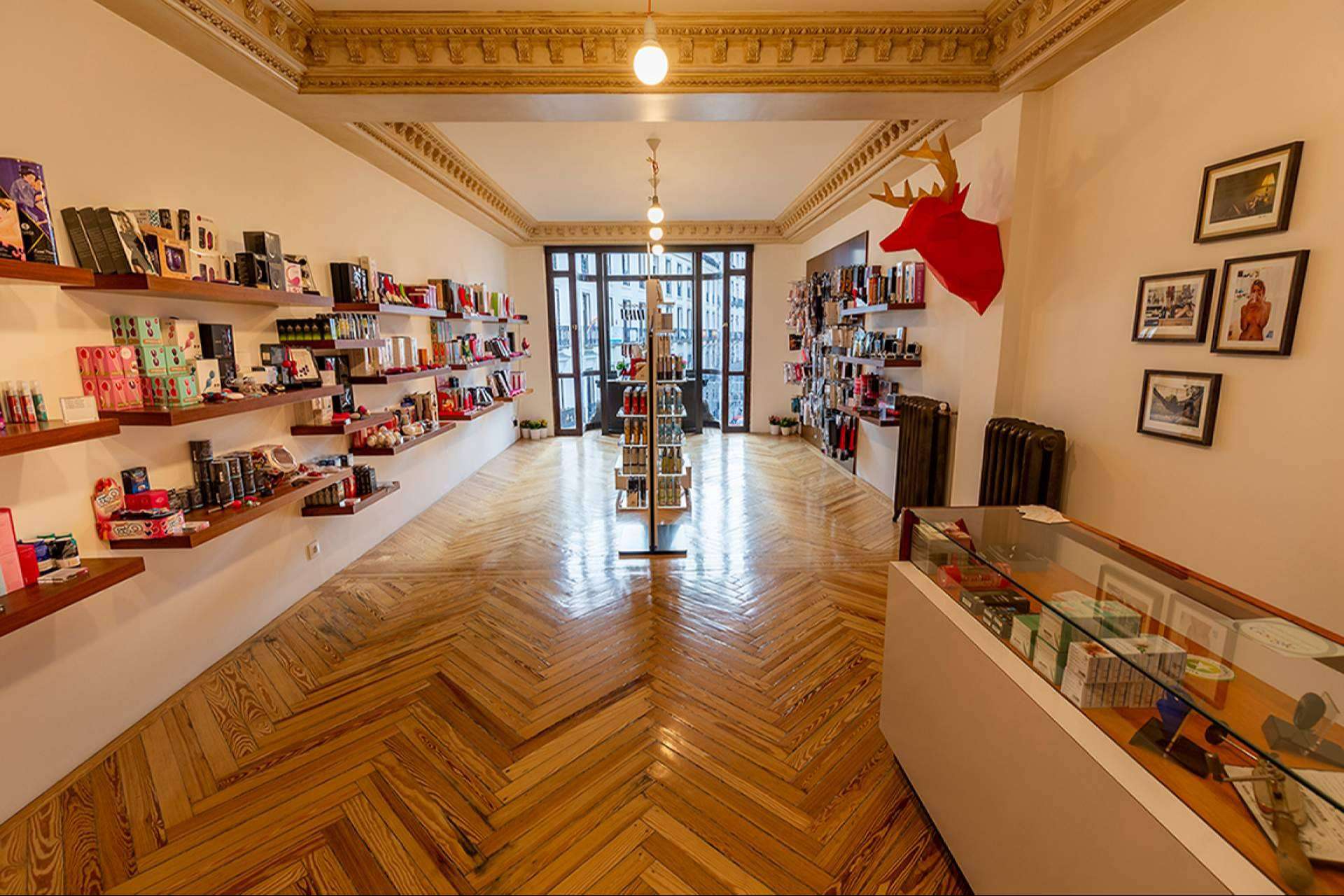 La sex shop online Lolatoys dispone de un amplio stock de productos