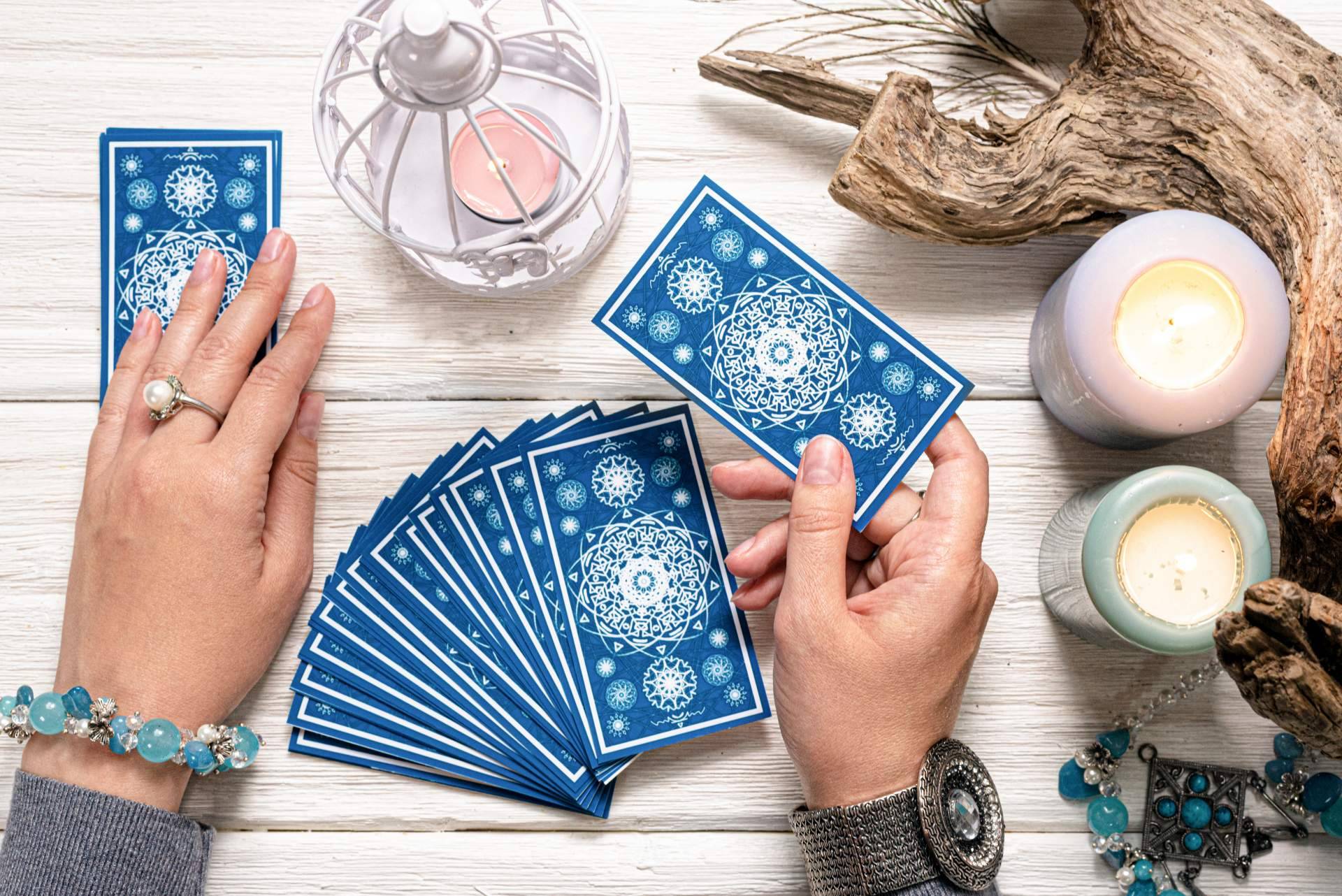 La coach espiritual Mathie López de Castilla ofrece sesiones de tarot en videollamada