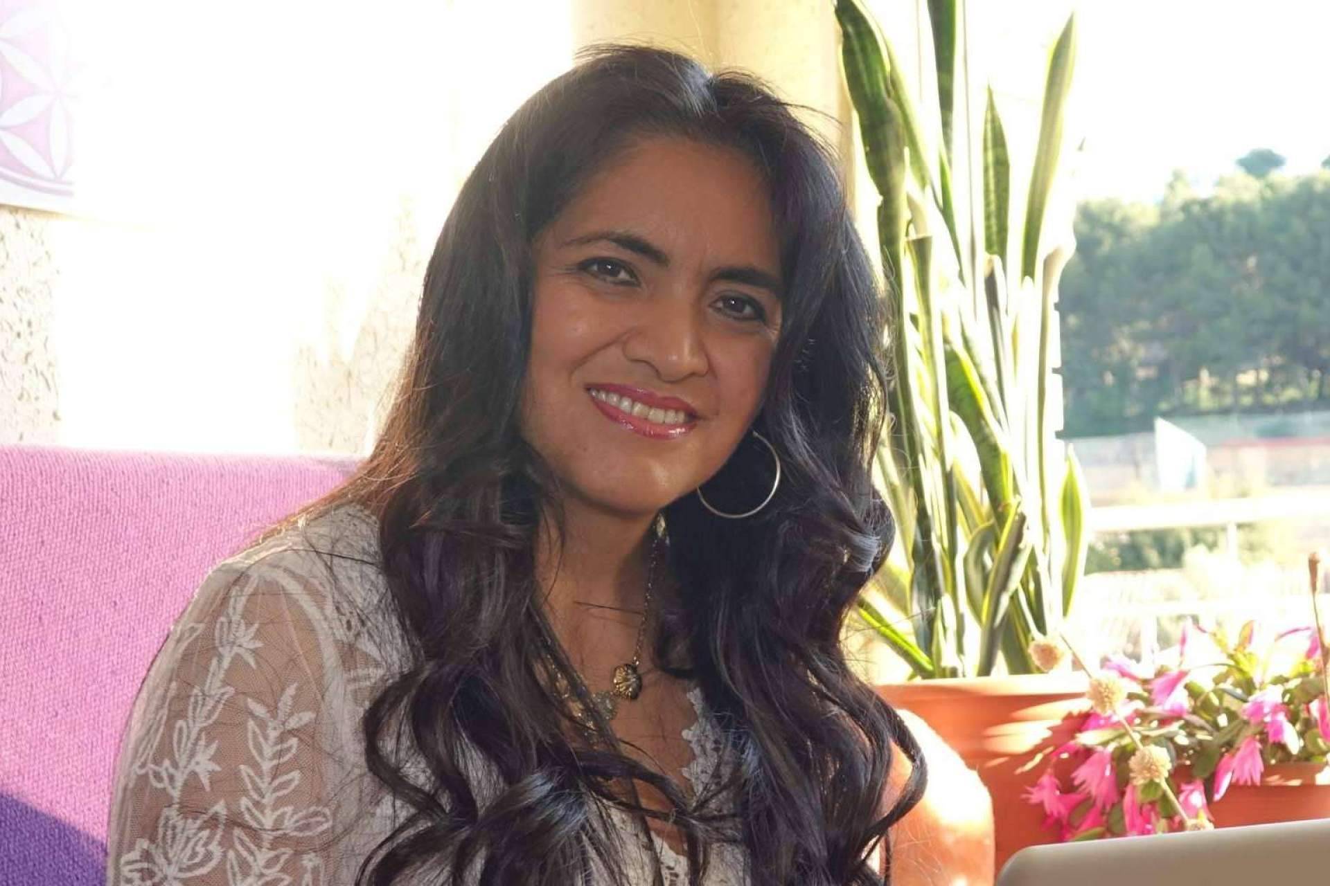 Iris, Mujer Arcoiris, experta en viaje espiritual, presenta los próximos eventos que celebrará en febrero en Barcelona y Madrid