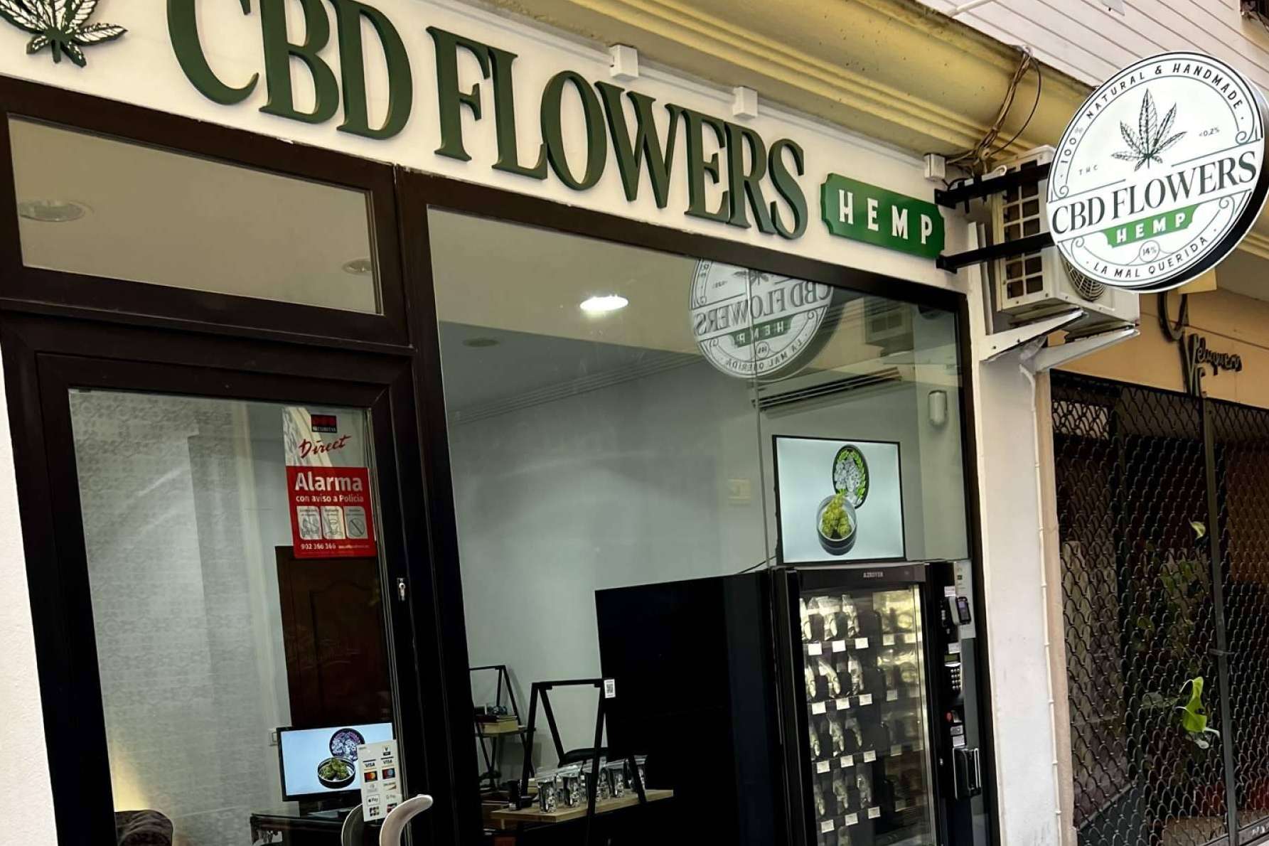 Todo acerca de la máquina vending expendedora de CBD 24h con CBD FLOWERS By La Mal Querida en Sevilla