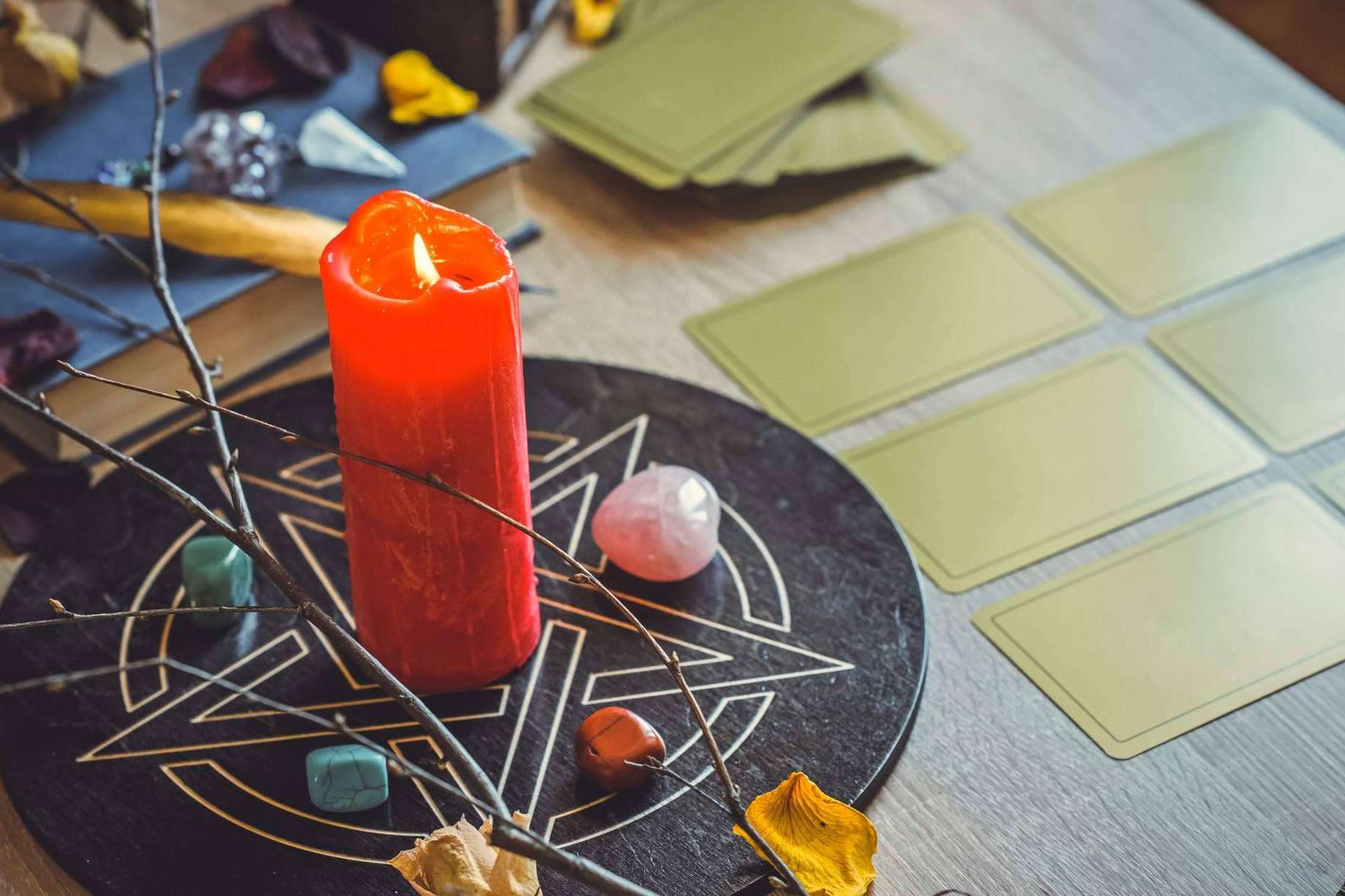 Tarot Gitano ayuda a esclarecer el camino en etapas convulsas con las tiradas tarot del trabajo