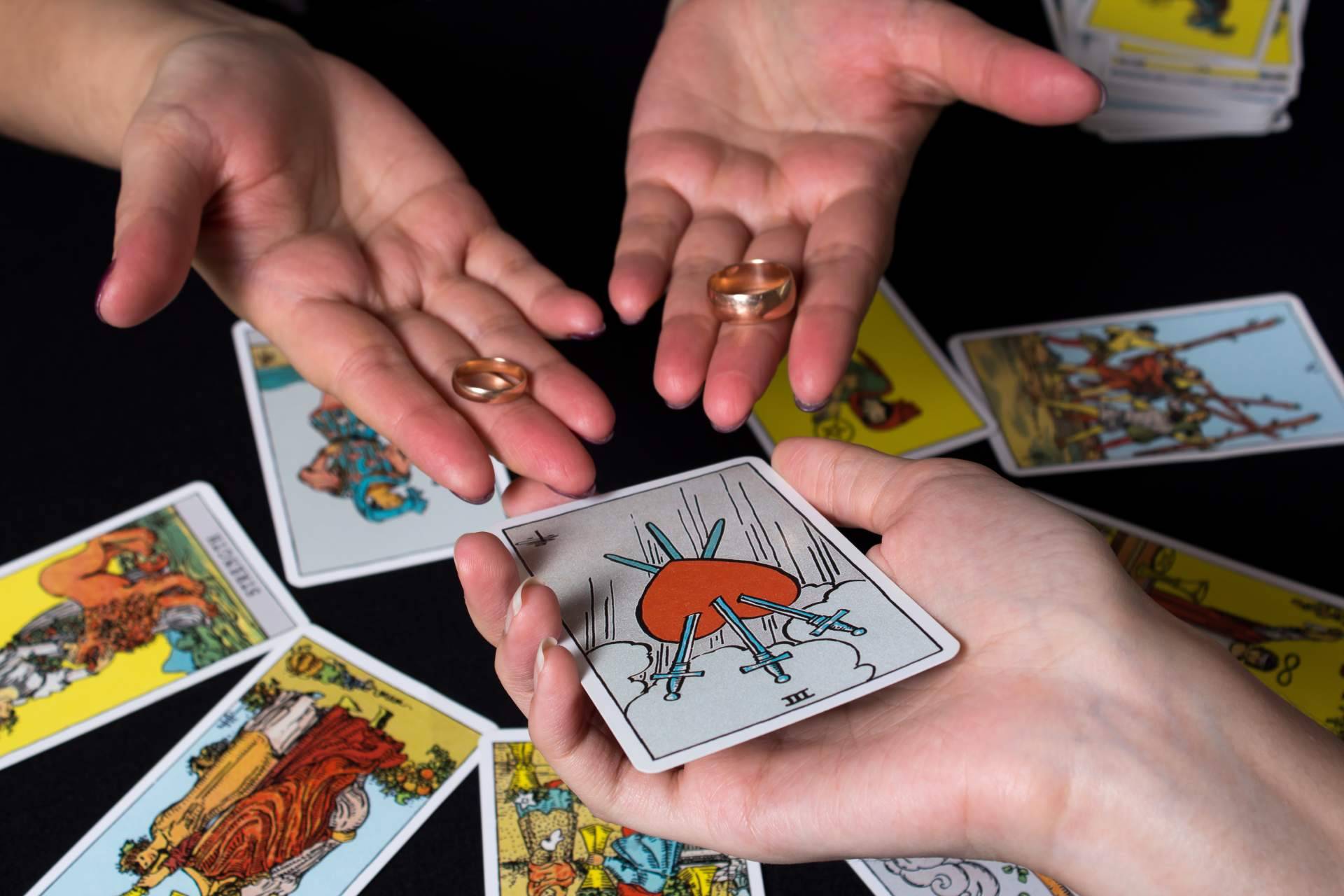 Dama Mágica lleva más de 30 años en consultas tarot en todos los temas