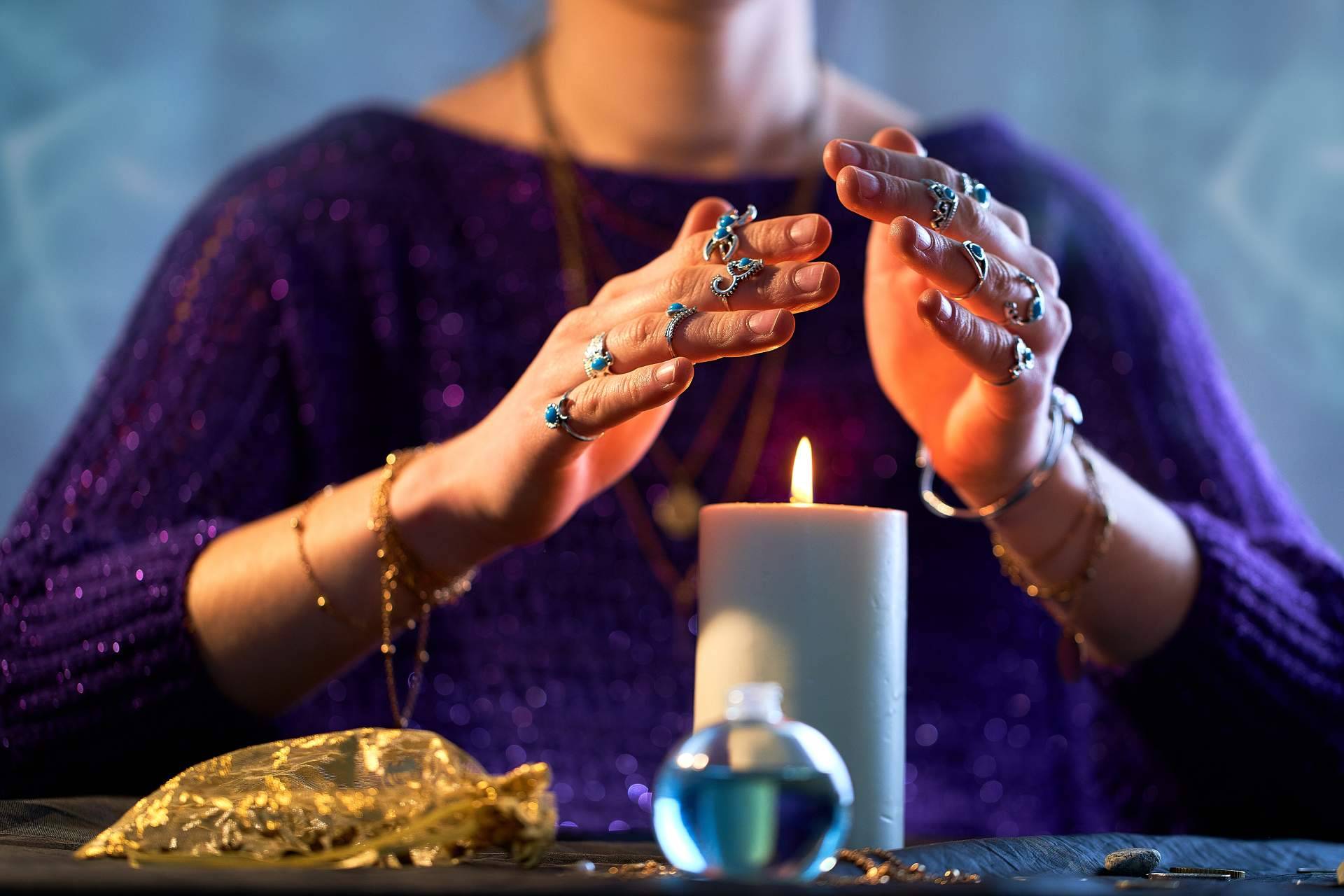 Bindi, la tienda de velas, descubrir el mensaje de las velas cuando queman