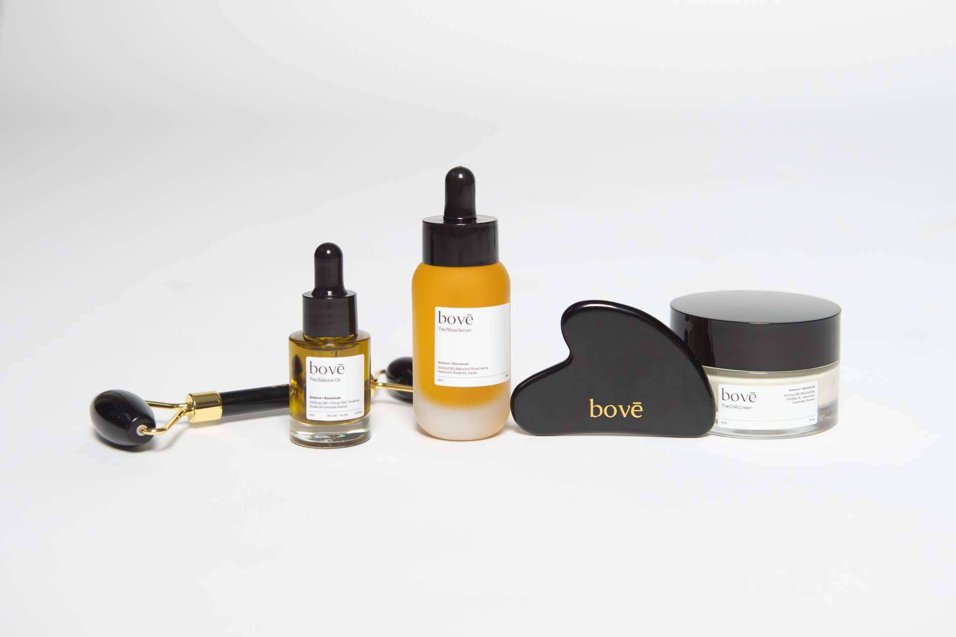 El CBD y la cosmética plant based rejuvenecen y calman la piel. Piel más elástica y luminosa