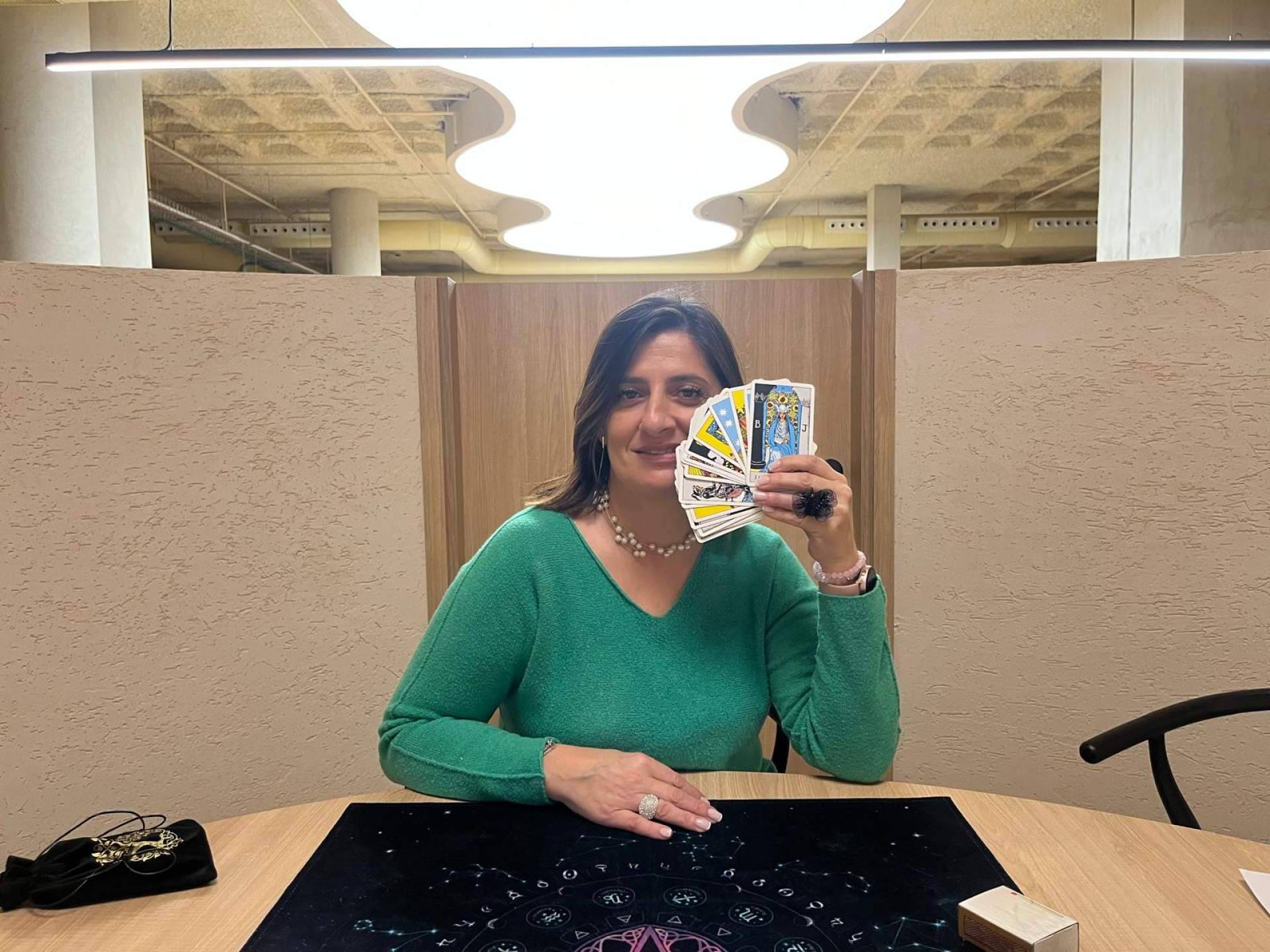 El fenómeno Natalia Corral; cómo su visión del tarot evolutivo está atrayendo a una nueva generación de consultantes