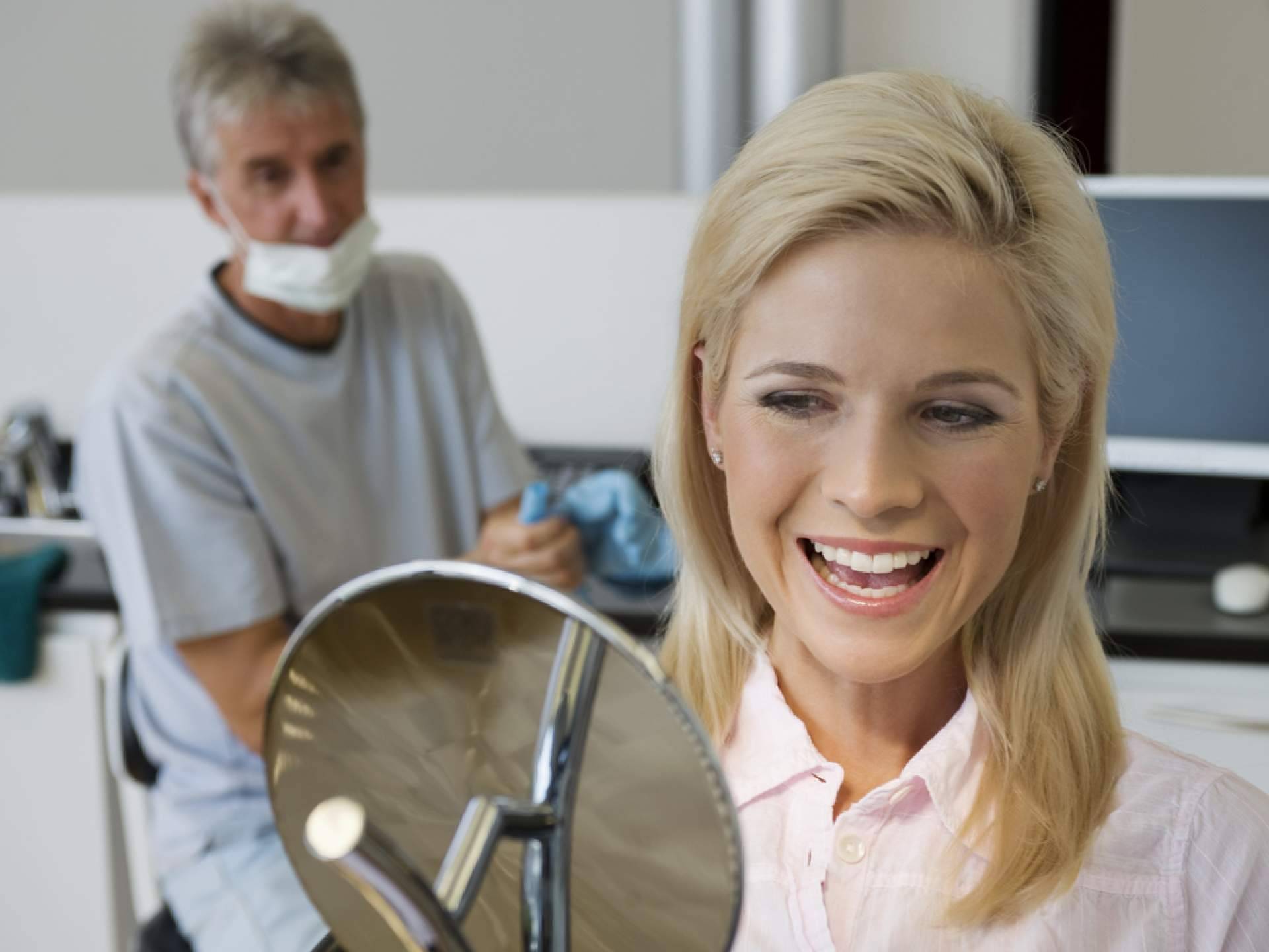 Clínica Calvo de Mora impulsa una nueva generación de carillas dentales sin desgaste dental